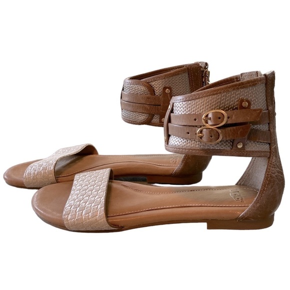 UGG Shoes - UGG Sandals Savanna Women’s Metallic Gold Basket Size/6/EU 37 NWOT